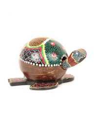 ZAS robapinzas.com | Tortuga de de coco y madera decorada, la cabeza está suspendida en equlibrio y es móvil.