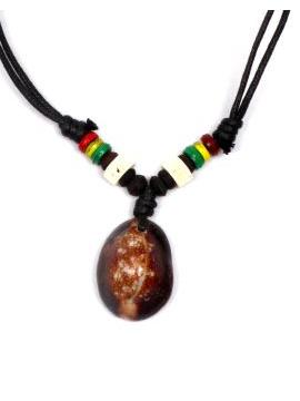 Colgante de concha con cuestas de hueso de tiburón y cordón regulable. ZAS robapinzas.com | Colgante de concha con cuestas de hueso de tiburón y cordón regulable.