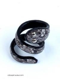 ZAS robapinzas.com | anillo piel de serpiente eroncado, se ahjusta a todas las tallas