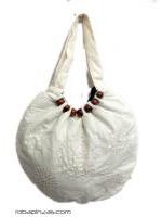 ZAS robapinzas.com | Bolso de mano/hombro de algod&oacute;n con bordados en lentejuelas y adornos con bolas de madera. forro interno.