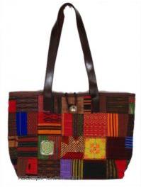 ZAS robapinzas.com | 
	Bolso patchwork en c&aacute;&ntilde;amo y cuero. Cremallera y bolsillos internos
