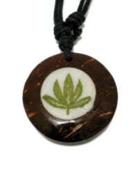 ZAS robapinzas.com | 
	Colgante marihuana, con collar de cord&oacute;n regulable
