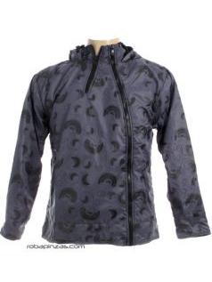 ZAS robapinzas.com | Chaqueta estampada, con cremalleras cruzadas bolsillos y capucha. es impermeable