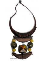 ZAS robapinzas.com | Collar tribal estilo africano. realizado en combinación de resinas y maderas duras tropicales como Sono y Teka, sin remaches realizado a base de nudos. Piedra central en diferentes colores