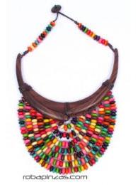 ZAS robapinzas.com | 
	Collar artesano etnico Massai&nbsp; estilo africano, cuentas de madera, con bot&oacute;n.
