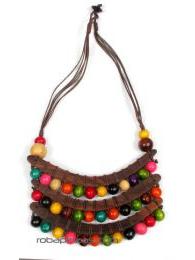 ZAS robapinzas.com | 
	Collar multicolor étnico de cuentas de madera con cierre de botón
