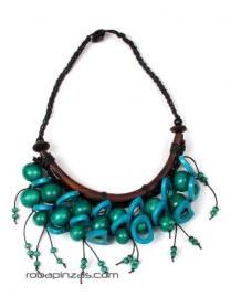 ZAS robapinzas.com | 
	Collar étnico de bolar de madera y hueso de colores, cierre de botón
