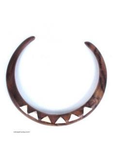 ZAS robapinzas.com | 
	Collar de madera r&iacute;gido con incrustaciones de hueso
