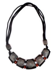 ZAS robapinzas.com | Collar de maderas decoracion espiral, con cord&oacute;n regulable