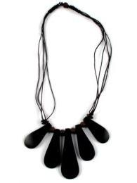 ZAS robapinzas.com | 
	collar de piezas de madera, con cord&oacute;n ajustable
