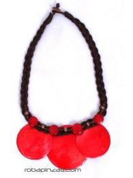 ZAS robapinzas.com | Collar de nacar esmaltado, cierre de bot&oacute;n