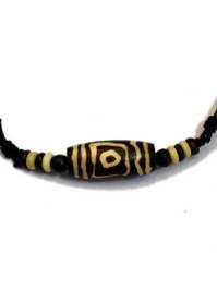 ZAS robapinzas.com | Collar cordón, colgante de resina tribal