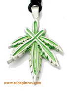 ZAS robapinzas.com | 
	Colgante de metal, dise&ntilde;os Marihuana, cord&oacute;n regulable..
