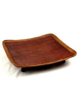 ZAS robapinzas.com
	Plato de madera y rafia, decorativo o como expositor para tu negocio, medidas: 30x30 cm
