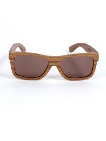 ZAS robapinzas.com | gafas de sol de madera root. montura de madera zebra y lentes marrones tac polarizadas protección uv400, incluye funda de yute, embalaje de cartón y gamuza root. medida frontal: 14,2x5cm (ancho-alto)