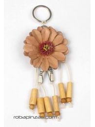 Modelo: Natural llavero flor de cuero grande Mod Natural
