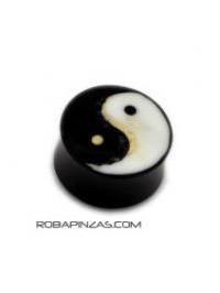 ZAS robapinzas.com | 
	Plug de cuerno de b&uacute;falo, ying yang inlayed, medidas 4 - 6 y 8 mm , Precio Unidad.
