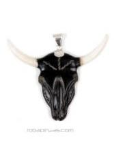 ZAS robapinzas.com | 
	Colgante calavera b&uacute;falo tallado en cuerno de b&uacute;falo al detalle. tama&ntilde;os grande aprox 50mm de largo. enganche de plata.
