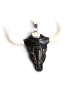 ZAS robapinzas.com | Colgante calavera b&uacute;falo tallado en cuerno de b&uacute;falo al detalle. tama&ntilde;os grande aprox 50mm de largo. enganche de plata.