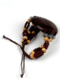 ZAS robapinzas.com | 
	Pulsera de cuentas motivo central en madera, cierre de cord&oacute;n regulable
