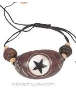 ZAS robapinzas.com | Pulsera de cordón regulable decorado con cuentas de madera, motivo central en combinación de madera, hueso y acero inoxidable.
