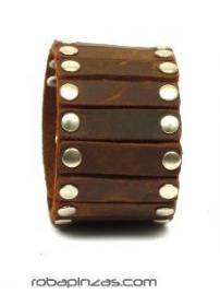 ZAS robapinzas.com | 
	Pulsera cuero tablas tachuelas, cierre clip regulable
