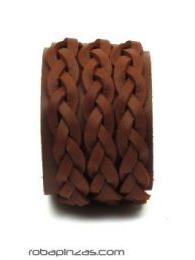 ZAS robapinzas.com
	Pulsera cuero trenzada ancha, cierre de clip regulable
