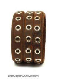 ZAS robapinzas.com
	Pulsera cuero tachuelas redondas, cierre clip regulable. color negro
