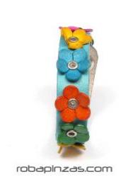 ZAS robapinzas.com | Pulsera flores de cuero de colores sobre cuero. Cierre clip regulable