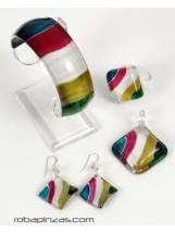 ZAS robapinzas.comConjunto de pulsera, anillo, pendientes y colgante con cordón, en crsital de Pyrex decorado, grabado al fuego.
La selección de talla se refiere al anillo. comprando el SET ahorras 4 euros