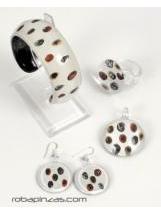 ZAS robapinzas.com | Conjunto de pulsera, anillo, pendientes y colgante con cordón, en crsital de Pyrex decorado, grabado al fuego.
La selección de talla se refiere al anillo. comprando el SET ahorras 4 euros