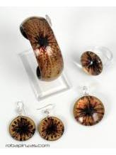 ZAS robapinzas.com | Conjunto de pulsera, anillo, pendientes y colgante con cordón, en crsital de Pyrex decorado, grabado al fuego.
La selección de talla se refiere al anillo. comprando el SET ahorras 4 euros