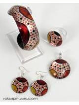 ZAS robapinzas.com | Conjunto de pulsera, anillo, pendientes y colgante con cordón, en crsital de Pyrex decorado, grabado al fuego.
La selección de talla se refiere al anillo. comprando el SET ahorras 4 euros