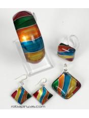 ZAS robapinzas.com | Conjunto de pulsera, anillo, pendientes y colgante con cordón, en crsital de Pyrex decorado, grabado al fuego.
La selección de talla se refiere al anillo. comprando el SET ahorras 4 euros