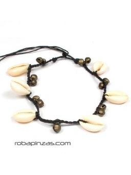 ZAS robapinzas.com | tobillera hippie de conchas colgando, regulable