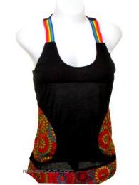 ZAS robapinzas.com | 
	Top con bolsillos titantes cruzados de colores en espalda.
