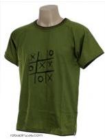ZAS robapinzas.com
	Camiseta de algod&oacute;n, ribete de distinto color en cuello y mangas. el dibujo est&aacute; troquelado y cortado en la tela. Motivo 3 RAYA
