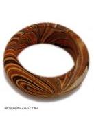 ZAS robapinzas.comPulsera de madera tipo bangle decorada con arena pintada.
