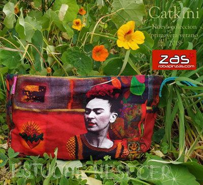 En Bolsos, Neceseres, Estuches y Monederos de Frida Kahlo. Reposición de la colección de Catkini x Frida Kahlo. ZAS tu tienda Hippie alternativa