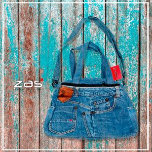 Queremos informarte de que hemos revisado a la baja todos los precios de nuestra colección BOLSOS VAQUEROS Y MOCHILAS que están fabricadas con pantalones vaqueros reciclados.. ZAS tu tienda Hippie alternativa