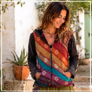 Si buscas sudaderas hippie o camisetas de manga larga para entretiempo, lo m&aacute;s importante es que sean ligeras, c&oacute;modas y con personalidad. En ZAS trabajamos con prendas artesanales, diferentes a la moda convencional, pensadas para quienes. ZAS tu tienda Hippie alternativa