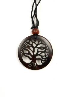 Colgante redondo tallado en cuerno con cordón regulable, para comprar al por mayor o detalle. [COMD10]