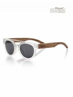 Modelo: Lentes grises Gafas de Sol de Madera Root - Gafas de sol con patillas GFJA56 - Modelo Lentes grises