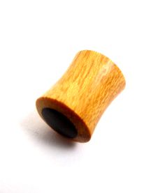 plug de 14mm a 22 mm redondo, exterior madera clara e interior negro [PIPUMD08B] para comprar al por Mayor o Detalle en la categoría de Plugs Madera Cuerno Hueso