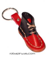 Llavero bota hecho a mano en cuero., para comprar al por mayor o detalle  en la categoría de Ropa Hippie de Mujer | ZAS Tienda Alternativa.[LLVZ]