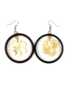Pendientes aro flor nácar. pendientes aro de madera de palma con PEMD24 para comprar al por mayor o detalle  en la categoría de Outlet Hippie Artesanal  | ZAS.