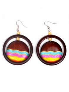Pendientes aro de madera con colgante de madera decorado.Colores combinados.,  para comprar al por mayor o detalle  en la categoría de Bisutería y Plata Hippie Artesanal | ZAS. [PEMD25]