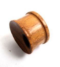 Plug de 14 a 22 mm madera con agujero lateral, precio unidad, para comprar al por mayor o detalle  en la categoría de Ropa Hippie de Mujer | ZAS Tienda Alternativa.[PIPUMD04B]