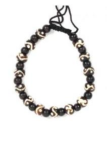 Pulsera etnica cuentas hueso. pulsera realizada por artesanos tibetanos con cuentas de hueso talladas, para comprar al por mayor o detalle.[PUHU22]