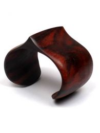  Pulsera ancha de madera con detalle central en forma de pico para comprar al por mayor o detalle  en la categoría de Bisutería y Plata Hippie Artesanal | ZAS  [PUMD14B] .